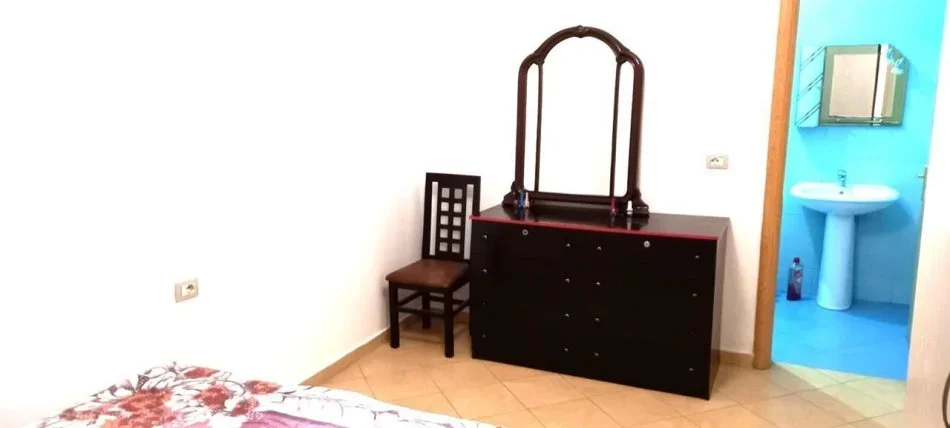 Tirane, jepet me qera apartament 2+1+Ballkon Kati 4, 80 m² 500 € (Astir , te rrethi i Ozone)