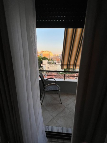 Tirane, jepet me qera 1+1 Kati 1, 500 € (rruga barikadave)