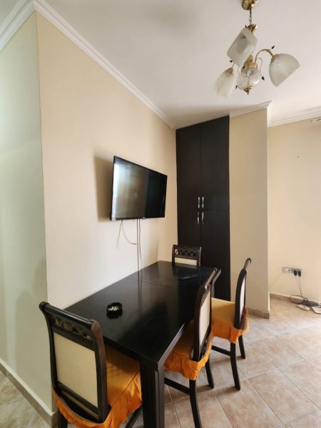 Tirane, jepet me qera apartament 1+1+Ballkon Kati 4, 60 m² 400 € (Astir)