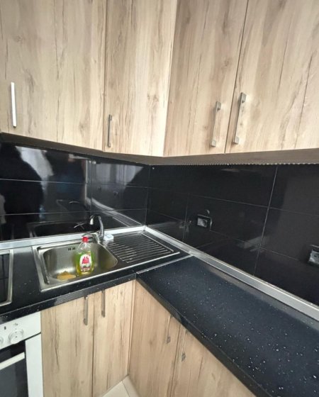 Tirane, jepet me qera apartament 1+1+Ballkon Kati 2, 75 m² 600 € (Varri i bamit , prane Kolombo bar)
