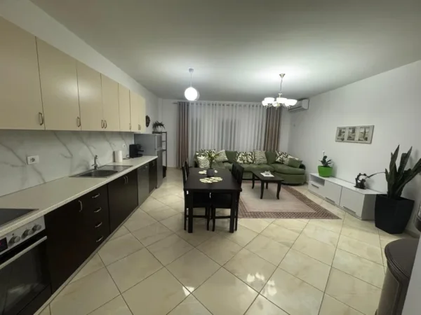 Tirane, jepet me qera apartament 2+1+Ballkon Kati 3, 100 m² 650 € (Don Bosko)