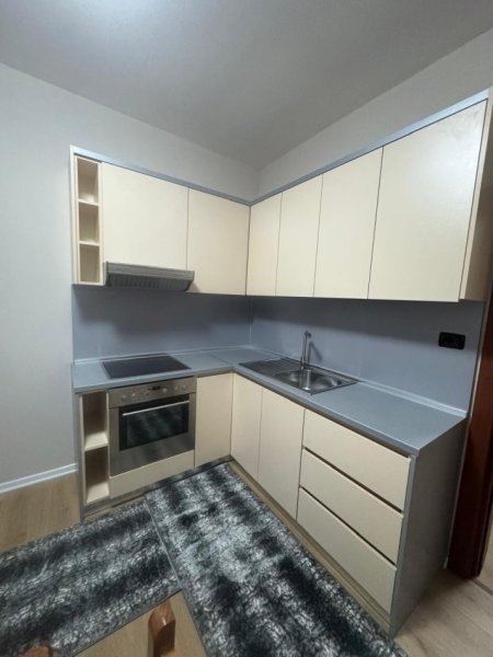 Tirane, jepet me qera apartament 1+1+Aneks+Ballkon Kati 5, 75 m² 550 € (Blv Bajram Curri, prane Kinema Agimi)