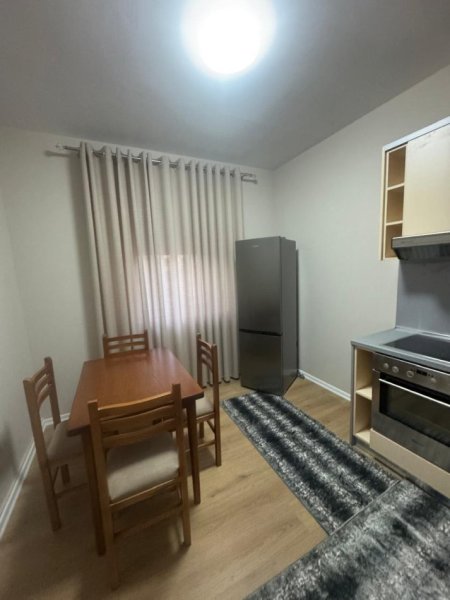Tirane, jepet me qera apartament 1+1+Aneks+Ballkon Kati 5, 75 m² 550 € (Blv Bajram Curri, prane Kinema Agimi)