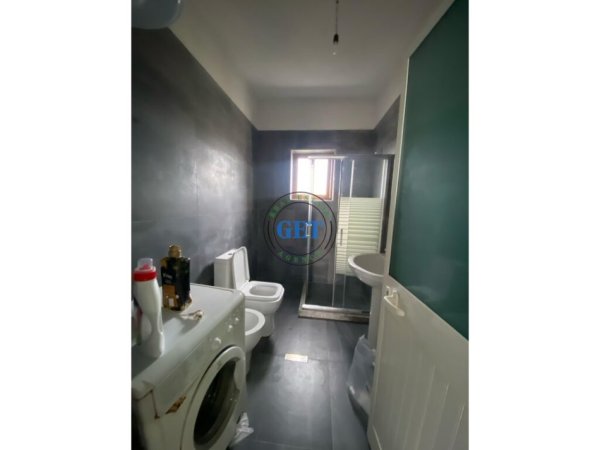 Durres, jepet me qera apartament 2+1 Kati 2, 140 m² 300 € (Ish Keneta)