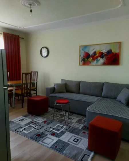 Tirane, jepet me qera apartament 1+1+Ballkon Kati 5, 60 m² 450 € (Ali Demi prane Shkolles Kushtrimi i Lirise)