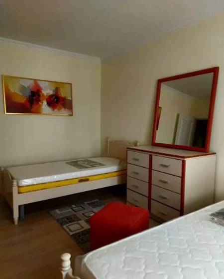 Tirane, jepet me qera apartament 1+1+Ballkon Kati 5, 60 m² 450 € (Ali Demi prane Shkolles Kushtrimi i Lirise)