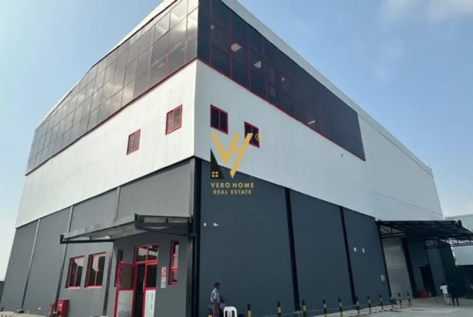 Tirane, jepet me qera ambjent biznesi Kati 0, 1.600 m² 12.000 € (KASHAR)