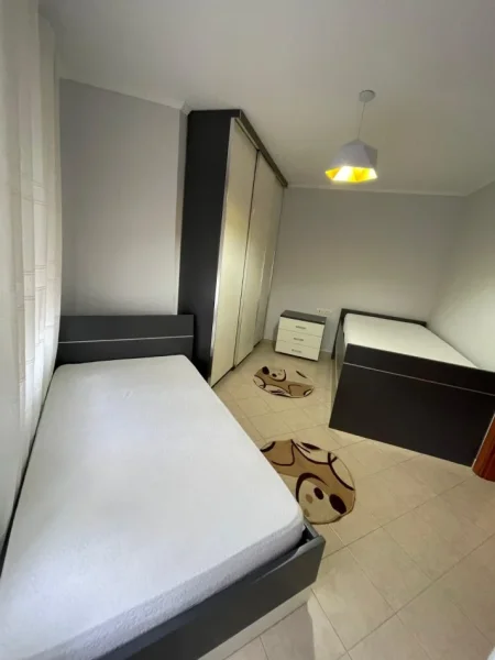 Tirane, jepet me qera 2+1 Kati 4, 85 m² 750 € (PRANE KIKA 2)