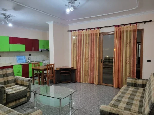 Tirane, jepet me qera apartament 2+1+Ballkon Kati 3, 100 m² 350 € (ALI DEMI)