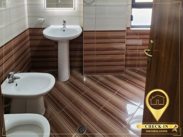 Tirane, jepet me qera apartament 2+1+Aneks+Ballkon Kati 4, 102 m² 500 € (Pallati me Shigjeta)