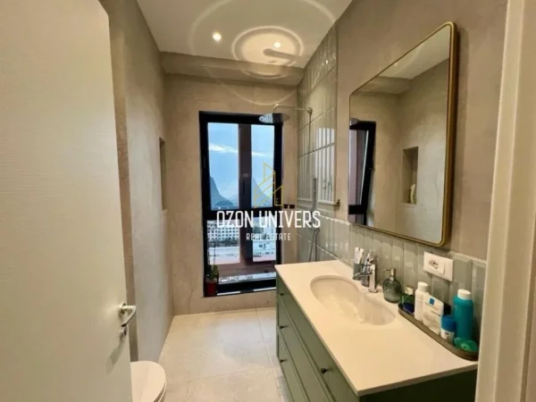 Tirane, shitet apartament 2+1+Ballkon Kati 14, 124 m² 370.000 € (Tirana Garden Building, Rruga e Kavajës)