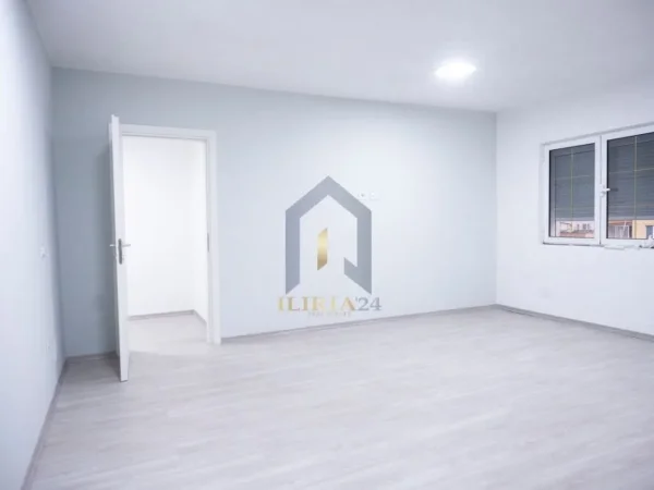 Tirane, jap me qera 2+1 Kati 6, 95 m² 900 € (Sheshi Willson)