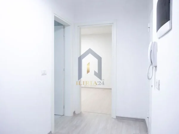 Tirane, jap me qera 2+1 Kati 6, 95 m² 900 € (Sheshi Willson)