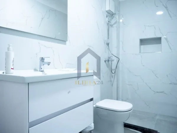 Tirane, jap me qera 2+1 Kati 6, 95 m² 900 € (Sheshi Willson)