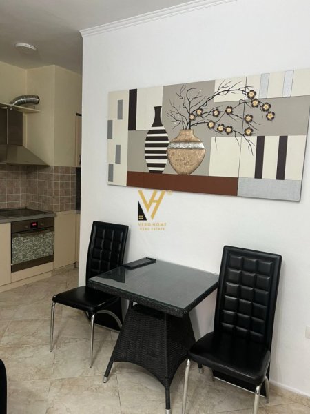 Tirane, jepet me qera garsonier 1+1 Kati 4, 40 m² 450 € (RRUGA E BARRIKADAVE)