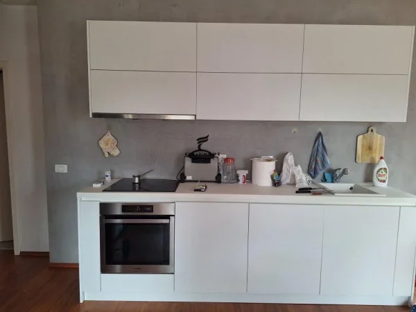 Tirane, jepet me qera apartament 2+1+Ballkon Kati 5, 85 m² 600 € (ALI DEMI)