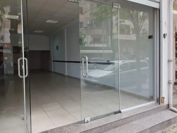 Tirane, jepet me qera dyqan Kati 0, 60 m² 750 € (DON BOSKO)