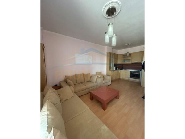 ALF49351 Tirane, jepet me qera apartament 2+1 Kati 2, 95 m² 400 € (Rruga e Teleferikut)