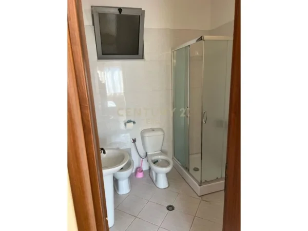 Tirane, jepet me qera apartament 2+1 Kati 8, 105 m² 450 € (Astir)