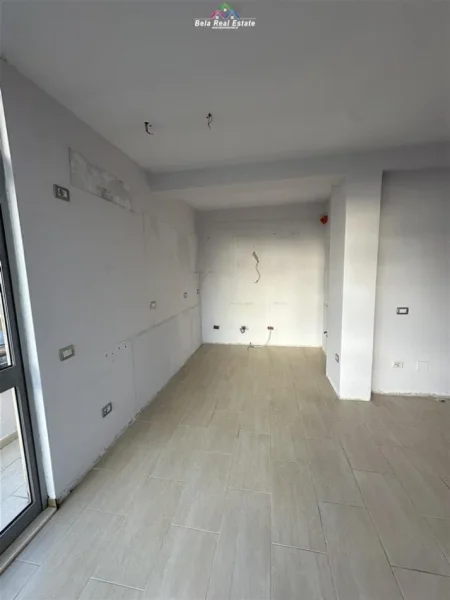 Tirane, jepet me qera zyre Kati 5, 87 m² 600 € (rruga e elbasanit)