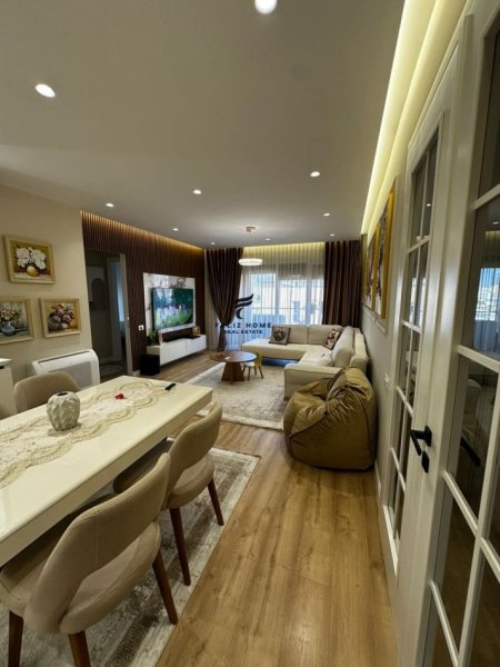 Tirane, shitet apartament 2+1+Ballkon Kati 7, 112 m² 261.000 € (XHAMLLIK)