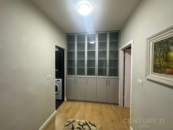 Tirane, jepet me qera apartament 1+1 Kati 4, 59 m² 550 € (21 Dhjetori)