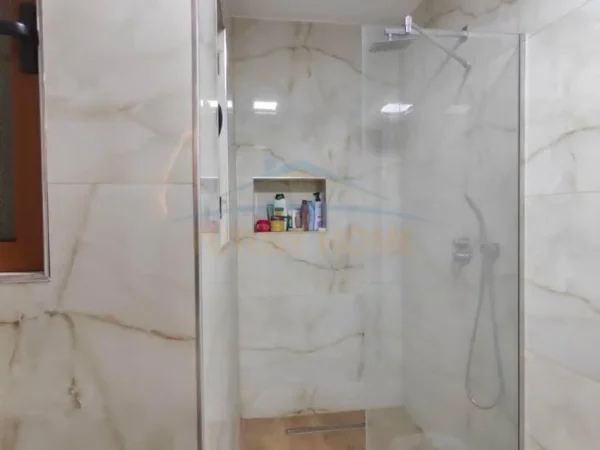 Tirane, jepet me qera apartament 2+1 Kati 7, 84 m² 600 € (Ruga 5 Maji)