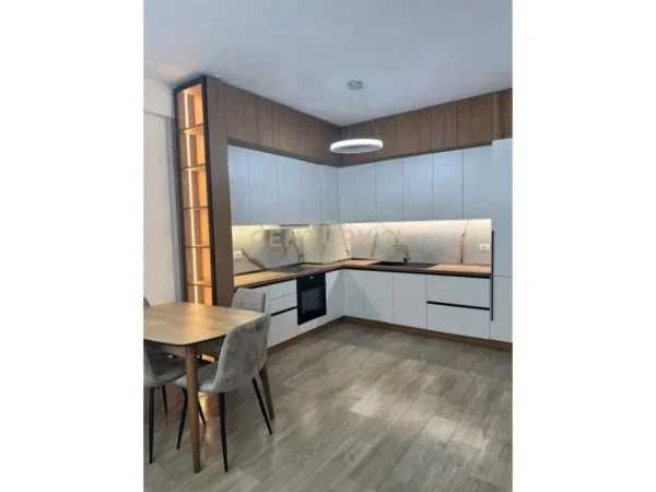 Tirane, jepet me qera apartament 1+1+Ballkon Kati 5, 68 m² 500 € (Astir)