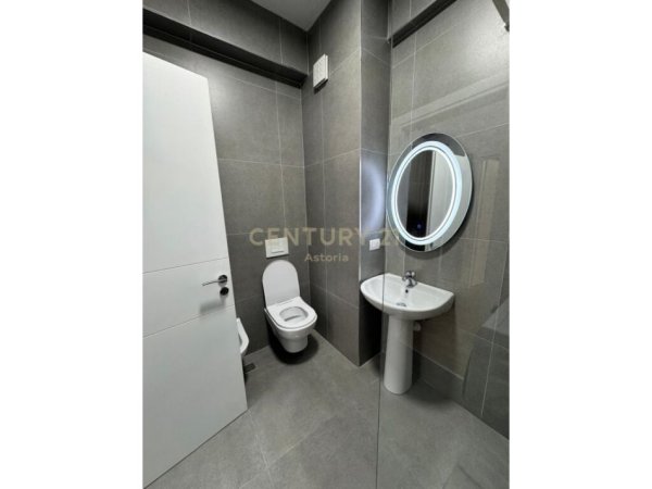 Tirane, jepet me qera apartament 1+1+Ballkon Kati 5, 68 m² 500 € (Astir)