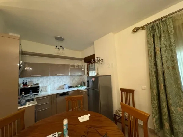 Tirane, jepet me qera apartament 2+1 Kati 11, 90 m² 800 € (Qender Sheshi Skenderbej)