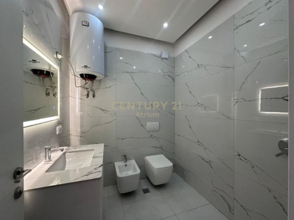 Tirane, jepet me qera apartament 2+1 Kati 3, 105 m² 420 € (Fresk)