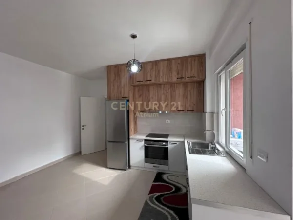 Tirane, jepet me qera apartament 2+1 Kati 3, 105 m² 420 € (Fresk)