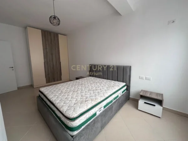 Tirane, jepet me qera apartament 2+1 Kati 3, 105 m² 420 € (Fresk)