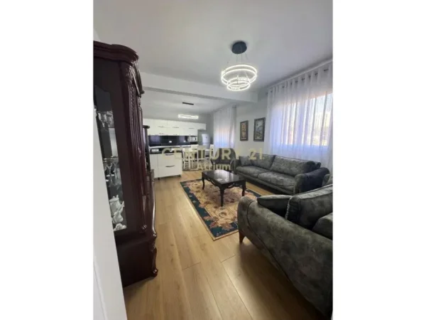 Tirane, jepet me qera Vile 3+1 Kati 2, 90 m² 500 € (Oxhaku)