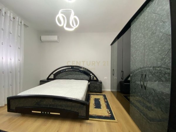 Tirane, jepet me qera Vile 3+1 Kati 2, 90 m² 500 € (Oxhaku)