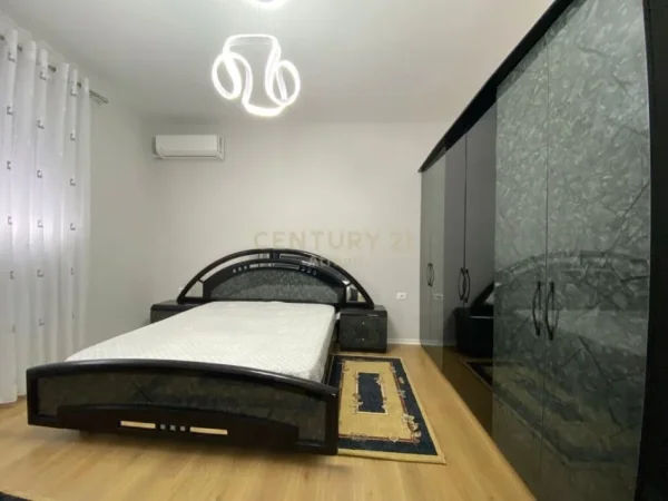 Tirane, jepet me qera Vile 3+1 Kati 2, 90 m² 500 € (Oxhaku)
