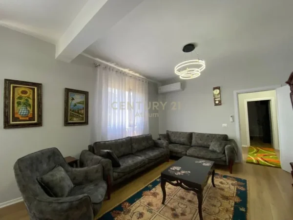 Tirane, jepet me qera Vile 3+1 Kati 2, 90 m² 500 € (Oxhaku)