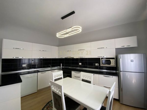 Tirane, jepet me qera Vile 3+1 Kati 2, 90 m² 500 € (Oxhaku)