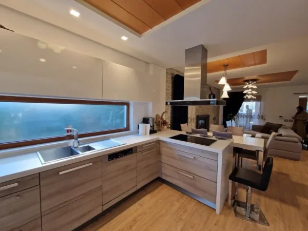 Tirane, shitet Vile 3+1 , 286 m² (Rezidence banimi)