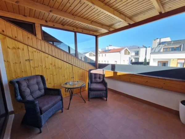 Tirane, shitet Vile 3+1 , 286 m² (Rezidence banimi)