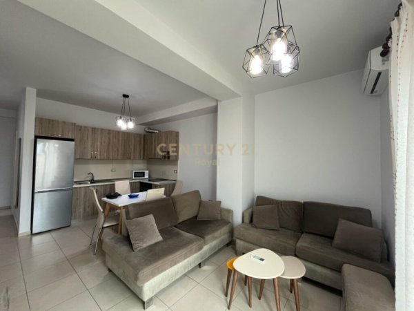 Tirane, jepet me qera apartament 1+1 Kati 8, 70 m² 550 € (Rruga Siri Kodra)
