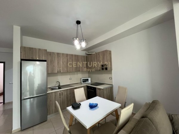 Tirane, jepet me qera apartament 1+1 Kati 8, 70 m² 550 € (Rruga Siri Kodra)