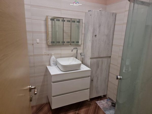 Tirane, jepet me qera apartament 2+1 Kati 7, 106 m² 470 € (astir)