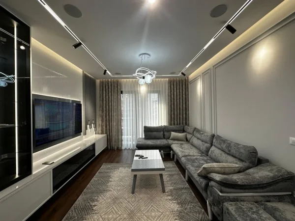 Tirane, jepet me qera apartament 2+1+Ballkon Kati 4, 105 m² 1.000 € (Rruga Dibres)