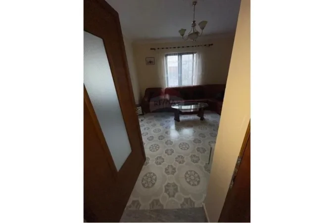 Tirane, jepet me qera apartament 2+1 Kati 2, 140 m² 350 € (Ali Demi)