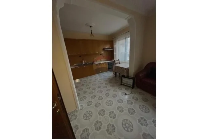 Tirane, jepet me qera apartament 2+1 Kati 2, 140 m² 350 € (Ali Demi)