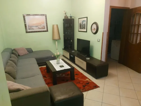 Tirane, jepet me qera apartament 2+1 Kati 2, 120 m² 55.000 € (Ish Tregu Elektrik)