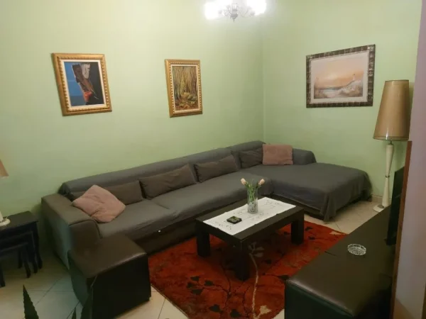 Tirane, jepet me qera apartament 2+1 Kati 2, 120 m² 55.000 € (Ish Tregu Elektrik)