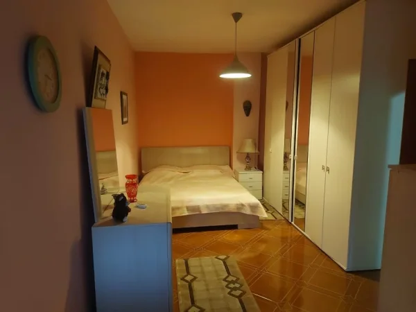 Tirane, jepet me qera apartament 2+1 Kati 2, 120 m² 55.000 € (Ish Tregu Elektrik)