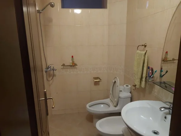 Tirane, jepet me qera apartament 2+1 Kati 2, 120 m² 55.000 € (Ish Tregu Elektrik)